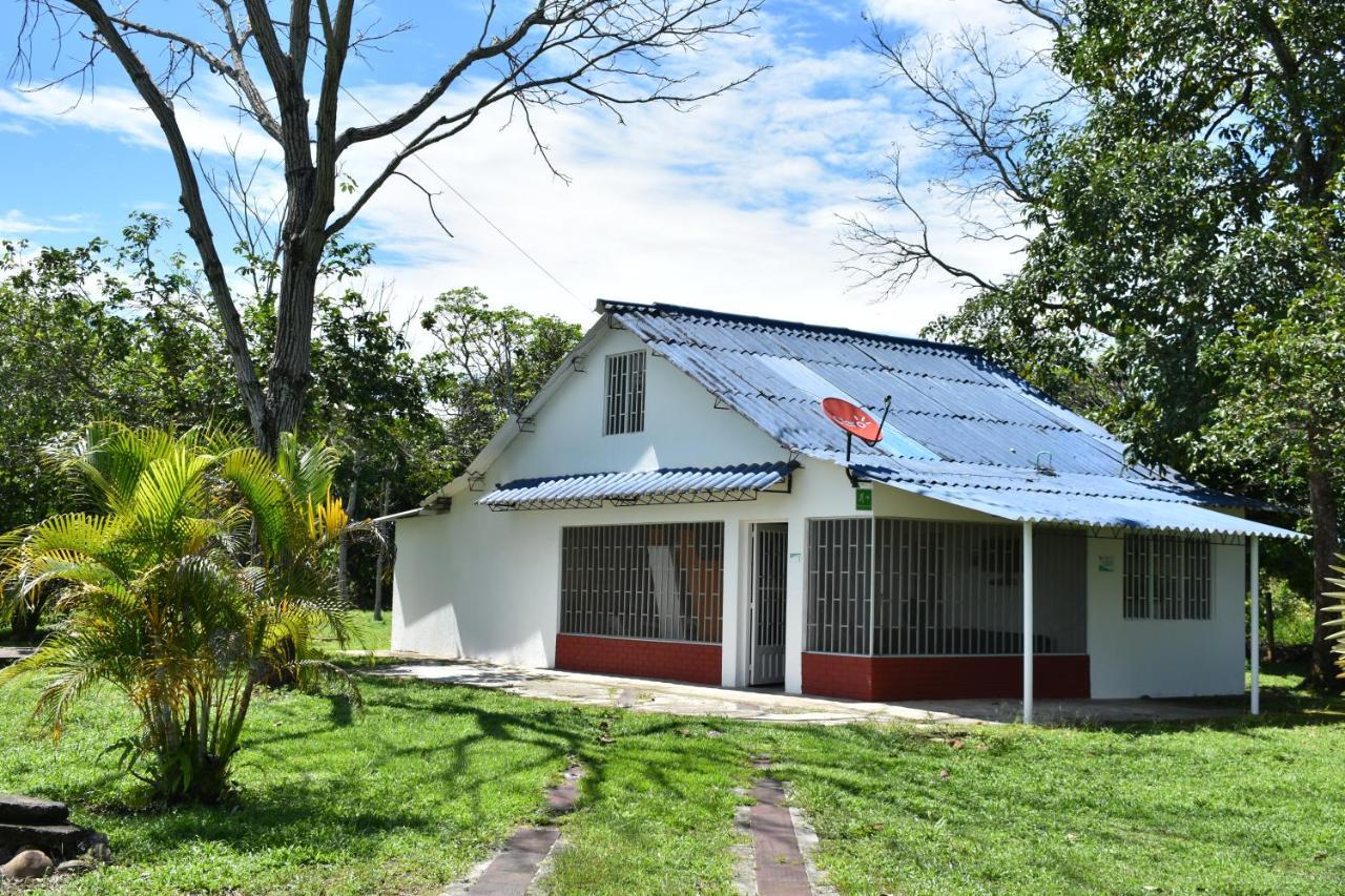 Club Bella Suiza - Carlos Ossa Escobar Marsella  Exterior photo