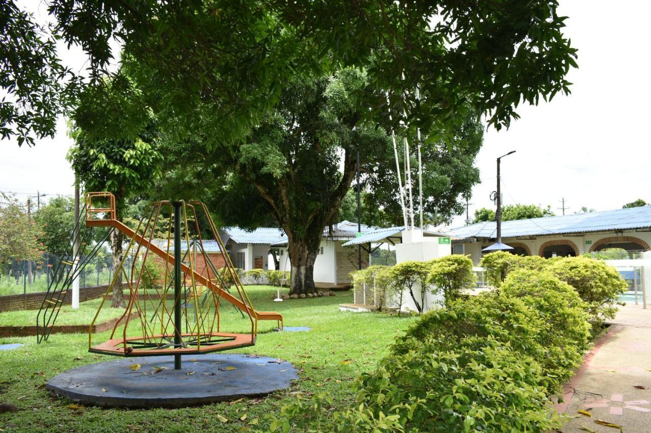 Club Bella Suiza - Carlos Ossa Escobar Marsella  Exterior photo