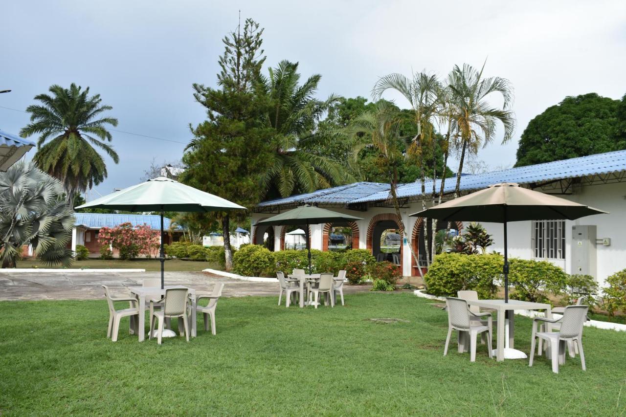 Club Bella Suiza - Carlos Ossa Escobar Marsella  Exterior photo