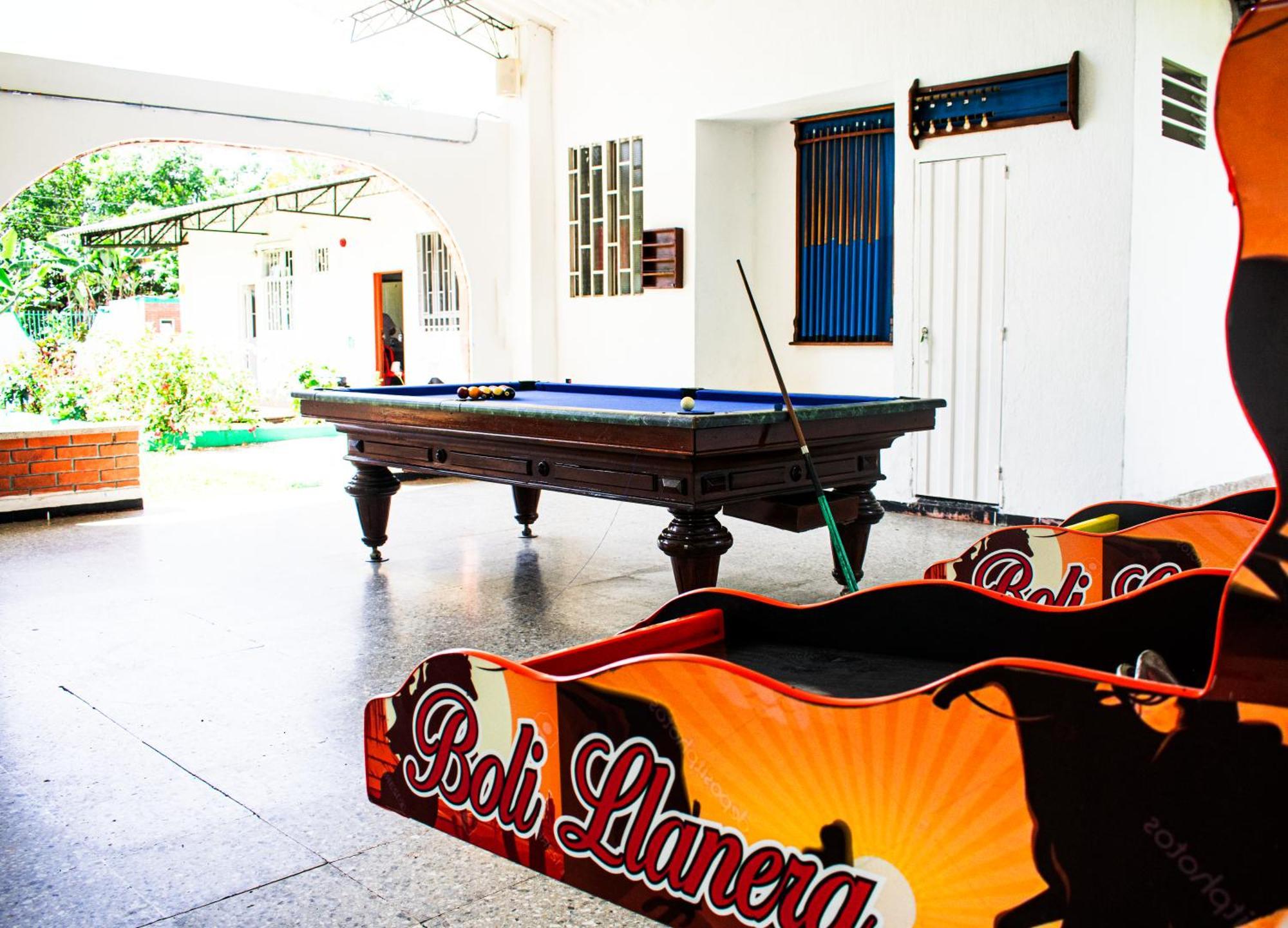 Club Bella Suiza - Carlos Ossa Escobar Marsella  Exterior photo